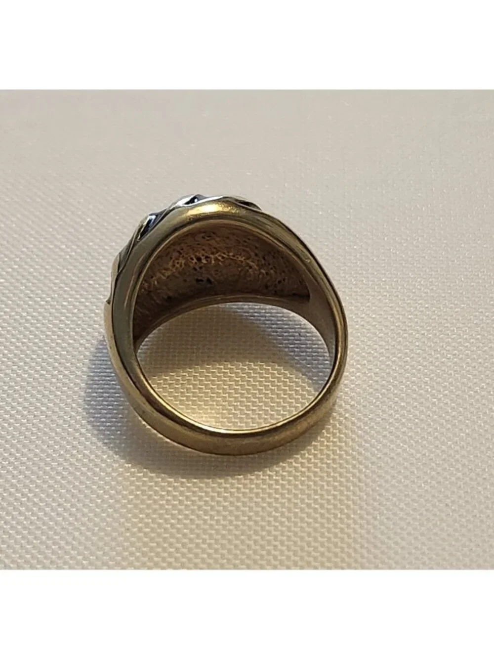 Unbranded 18k gold